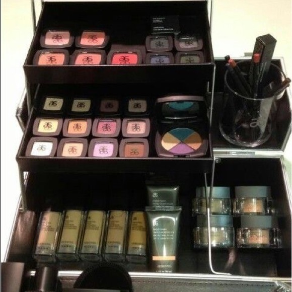 Cosmetic trunk- Cosmetic artist Arbonne Hard-case Tote - Picture 4 of 15